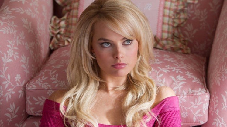 O Lobo de Wall Street (2013): Margot Robbie é Naomi, mulher de um ambicioso corretor da bolsa de valores, interpretado por Leonardo DiCaprio, que cria um império a partir de um modelo de negócio ilegal. Este foi o filme que alavancou a carreira da australiana e a pôs nos olhos de toda Hollywood