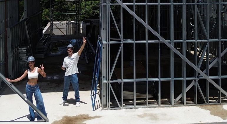 Mari Gonzalez e Jonas Sulzbach mostram a obra de sua nova casa