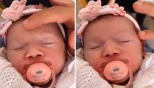 Filha de Virginia ganha chupeta personalizada com o nome dela