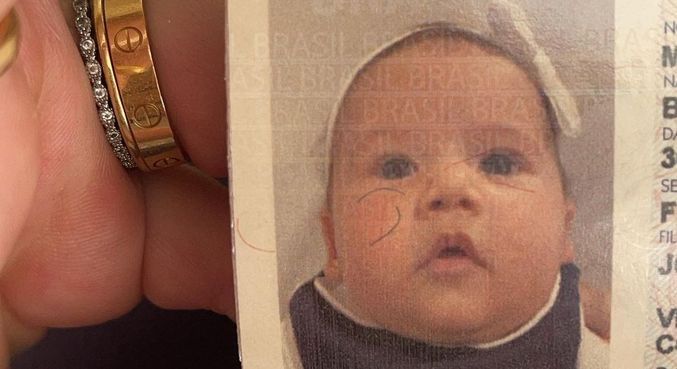 Maria Alice emite o primeiro passaporte aos 2 meses