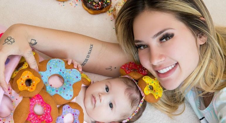 Virginia celebra os 3 meses da filha, Maria Alice, com o tema 'donuts'
