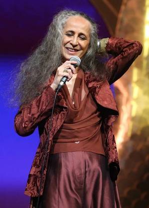 Maria Bethânia será uma das convidadas de Roberto Carlos