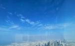 'Visitando o lugar que mais sonhava em conhecer: o prédio mais alto do mundo. São 828 metros de altura. Um verdadeiro espetáculo. Sensação única estar presente no que antes estava só nos meus sonhos', escreveu a jovem
