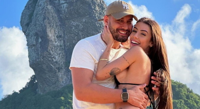 Maria Lina e o novo namorado estão curtindo viagem por Fernando de Noronha
