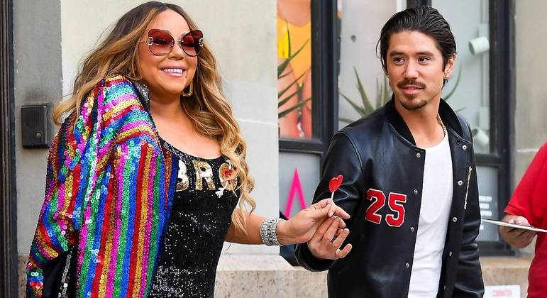 Mariah Carey usa salto de R$ 7 mil e jaqueta brilhante de arco-íris para curtir teatro com o namorado