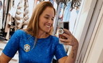 Mariana Belém escolheu uma versão toda brilhante da camisa azul do Brasil. 'Bem basiquinha pra hora do jogo', escreveu a cantora, influenciadora e jurada do programa Canta Comigo