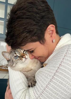 Mariana e a gata de que é tutora, Zelda