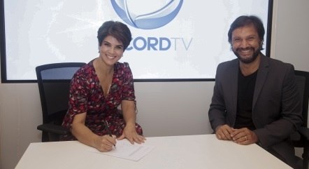 Mariana Godoy assinou o contrato em um encontro com o Vice-Presidente de Jornalismo, Antonio Guerreiro