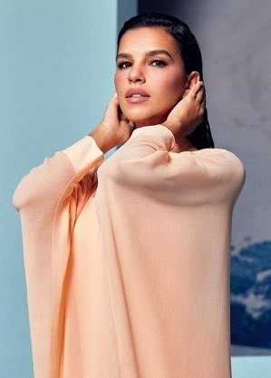 Mariana Rios é a apresentadora do "Ilha Record"