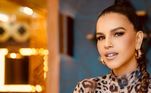 Mariana Rios estreou no comando de Ilha Record 2 e entregou tudo nos looks da primeira semana do reality show. A apresentadora investiu em animal print, cores vivas e casacos belíssimos. Confira os modelitos usados pela apresentadora e inspire-se!