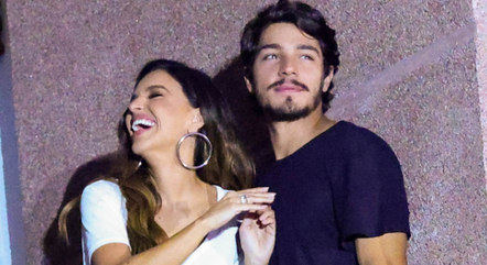 Mariana Rios curte show ao lado de herdeiro bilionário
