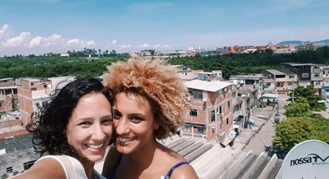 Ambas nasceram e foram criadas no Complexo da Maré, no RJ