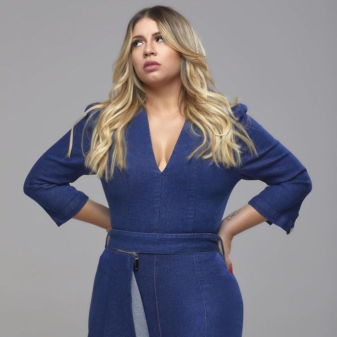Marília Mendoça relembra críticas por peso e roupas