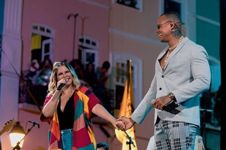 Marília Mendonça e Leo Santana em gravação de clipe