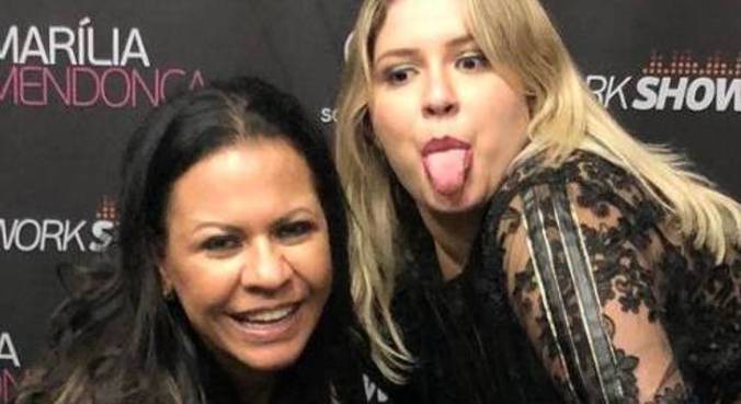 'Ela alegrava a casa. Ela falava alto, ela ria alto', recordou a mãe da cantora