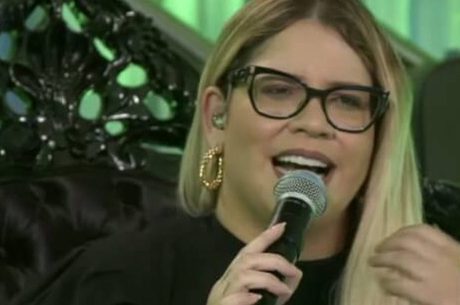 Cantora foi acusada de transfobia