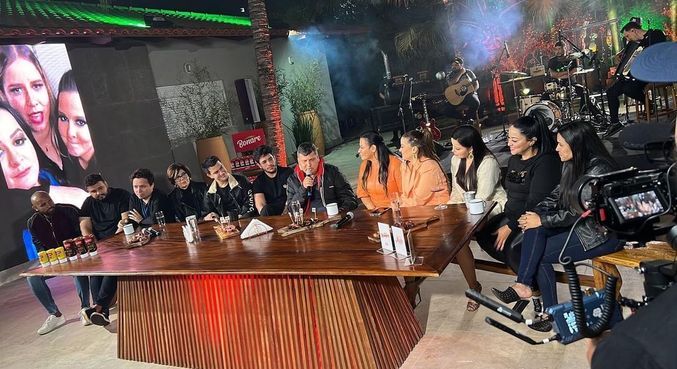 Artistas e amigos homenagearam Marília Mendonça em gravação

