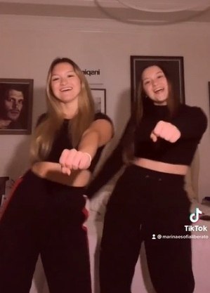 Marina e Sofia dançaram funk na web