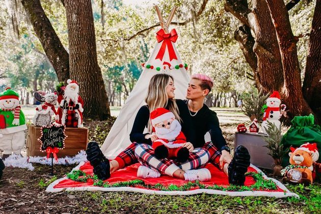 O casal também fez um ensaio especial temático no último Natal, com a profissional Paula Gimenes 