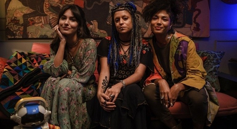 Marina Moschen, Bruna Inocêncio e Priscila Lima nos bastidores de gravações de “No Mundo da Luna”