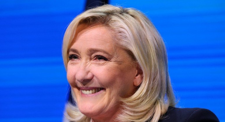 Marine Le Pen corre por fora na corrida pela Presidência francesa