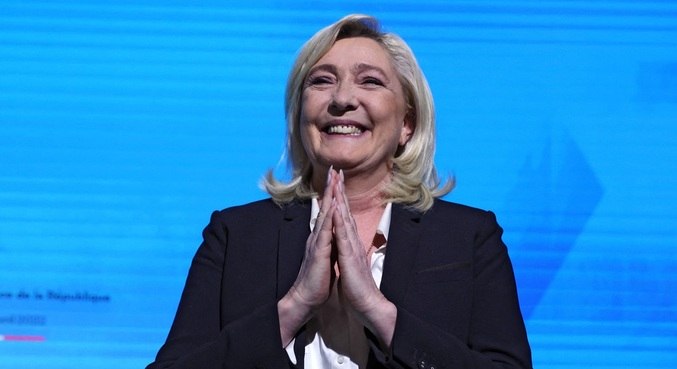 Marine Le Pen deve disputar segundo turno com Emmanuel Macron