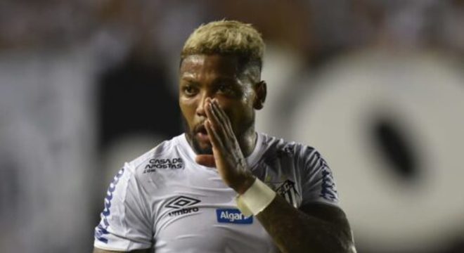 Marinho era o melhor em campo. Se irritou. E sabotou o time
