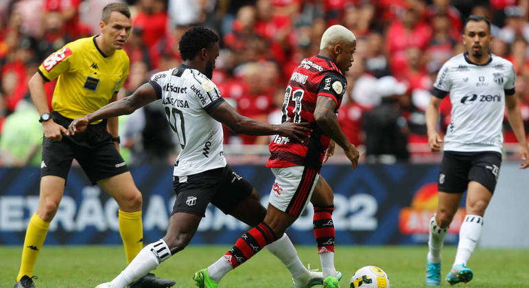 Marinho é 'caçado' por Mendoza em duelo na manhã de domingo no Maracanã