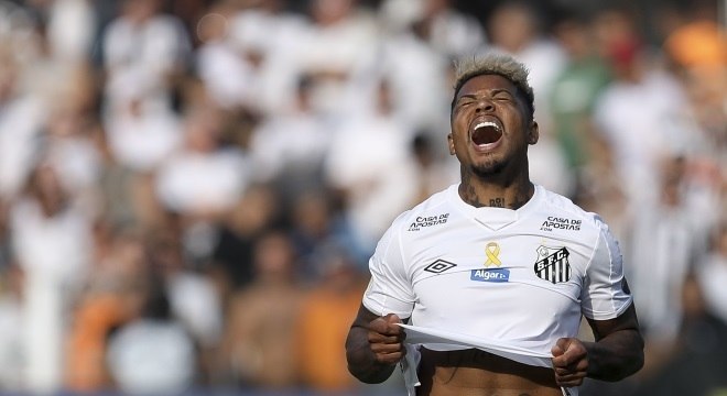 Marinho lamenta chance perdida pelo Santos contra o Athletico-PR