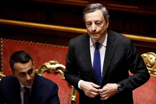 Assim como ele, o primeiro-ministro italiano Mario Draghi apresentou sua renúncia depois que seu governo de coalizão entrou em colapso
