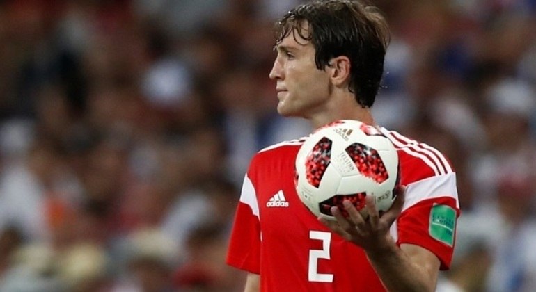 Brasileiro Mário Fernandes anuncia aposentaria da seleção da Rússia ...