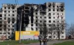 Enquanto Chernobyl foi recuperada, a Rússia anunciou que a cidade portuária de Mariupol, no sudeste da Ucrânia, foi dominada pelas forças russas. A tomada do município, duramente atacado desde o início da invasão, foi comemorada por Putin, que definiu a operação como um 