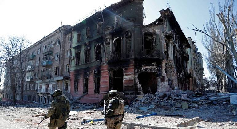 Mariupol está cercada por soldados russos há semanas