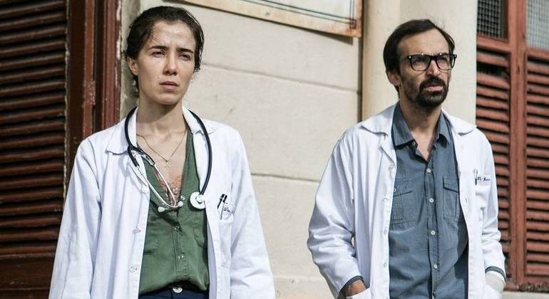 Marjorie Estiano e Julio Andrade, protagonistas de 'Sob Pressão' 