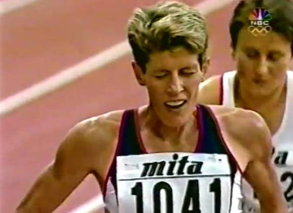 Marla Runyan - Americana, nascida em 4/1/1969 - Mesmo sendo cega, foi uma incrível corredora. Campeã nacional dos 5.000 metros por três vezes. Quebrou recordes de velocidade e ganhou quatro medalhas na Paralimpíadas. 