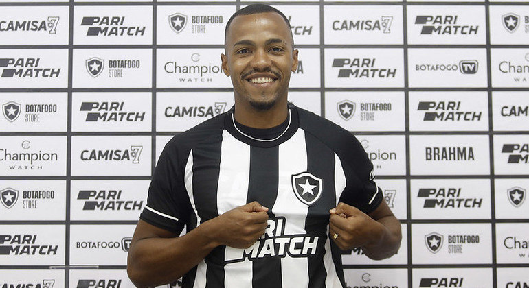 Marlon Freiras foi apresentado no Estádio Nilton Santos