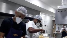 Restaurante doa refeições para instituição de caridade em SP
