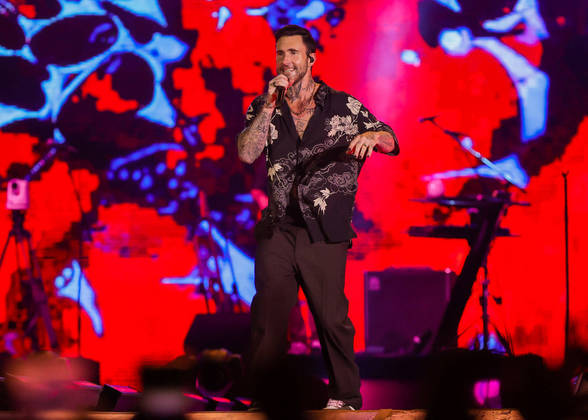 No palco, o vocalista Adam Levine desfilou alguns dos maiores hits da banda, recebendo ajuda do público, que cantou tudo em alto e bom som
