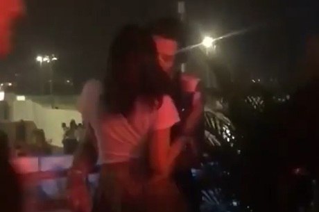 Bruna Marquezine é vista aos beijos com irmão de Giovanna Ewbank - Entretenimento - R7 Famosos e TV