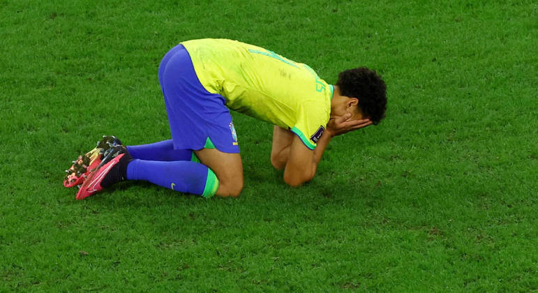 Marquinhos lamenta pênalti perdido na partida do Brasil contra a Croácia