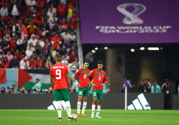Os jogadores da seleção do Marrocos demonstraram a tristeza com o segundo gol francês