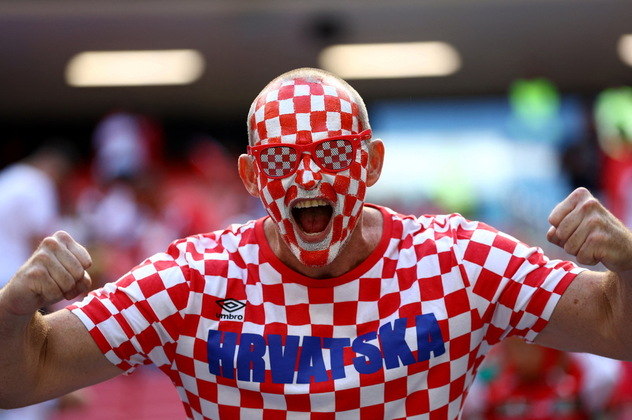 Antes de a bola rolar, os torcedores croatas, atuais vice-campeões do mundo, se mostram bem empolgados para o jogo