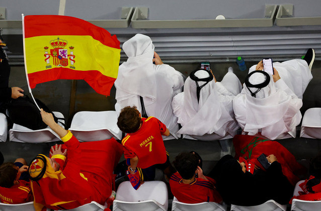 O garotinho espanhol vestindo a camisa do artilheiro da seleção nesta Copa, Morata