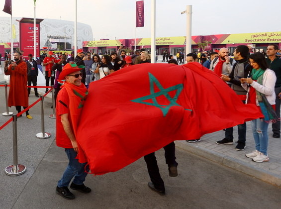 Torcida de Portugal chega ao estádio Al Thumama empolgada com a seleção do país