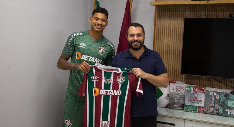 Marrony ao lado do presidente do Fluminense, Mário Bittencourt