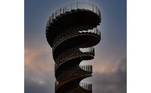 A Marsk Tower foi projetada por arquitetos do estúdio de design dinamarquês Bjarke Ingels Group (BIG) e consiste em uma construção única, baseada em estruturas torcidas da natureza e no filamento de DNA humano