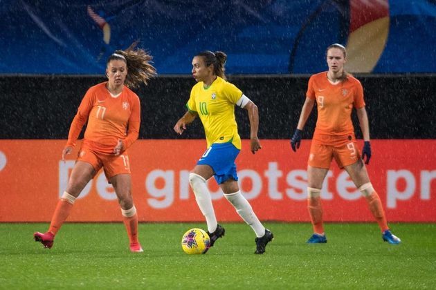 Marta, a rainha do futebol feminino, já conquistou duas pratas - 2.406.948 seguidores