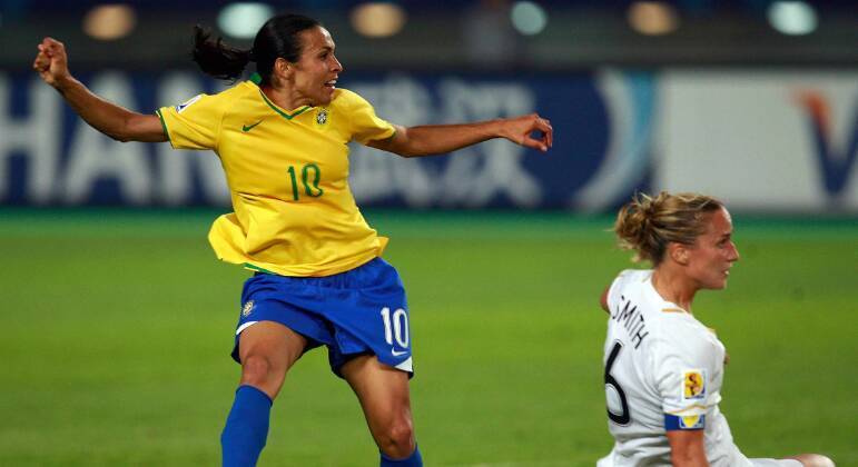 A melhor atuação A única vez em que o Brasil esteve em uma final de Copa do Mundo, Marta estava na equipe. Em 2007, a equipe passou pela Nova Zelândia, China (a anfitriã), Dinamarca, Austrália e Estados Unidos, até chegar à final contra a Alemanha.Mesmo com a derrota por 2 a 0, a Rainha foi a artilheira e eleita a melhor jogadora do torneio