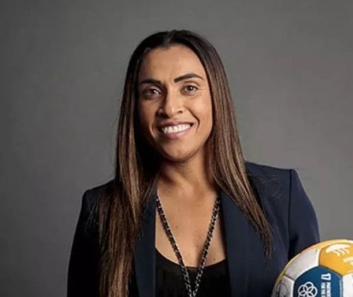 Marta Vieira da Silva, conhecida nacionalmente apenas como Marta, é a principal jogadora de futebol do mundo. A atleta, que atua na posição de atacante, foi eleita seis vezes a melhor jogadora do mundo pela Fifa (Federação Internacional de Futebol). De origem simples, a jogadora quebrou tabus e ajudou na consolidação do futebol feminino.