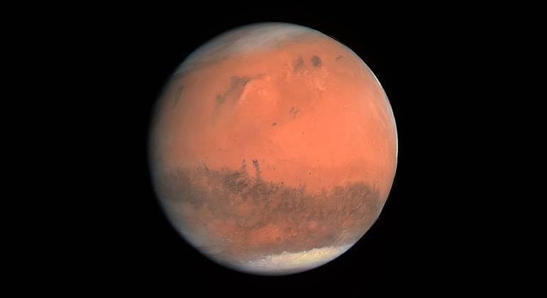 MarteA montanha mais alta do Sistema Solar fica em Marte, o monte Olimpo. Com aproximadamente 27 km de altura, ele equivale a quase três Everests (8.849 m) empilhadosBombou em TEC! Sandália de 2.000 anos atrás é encontrada 'em boas condições', no fundo de poço